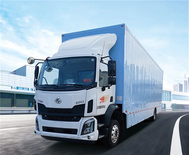 乘龙M3大单桥：78方货厢+14.5升百公里油耗，跑快递稳赚