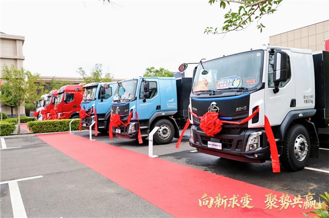 乘龙之夜关公故里启幕，明星车型助卡友高效创富！