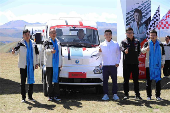 飞碟汽车巴音布鲁克封神之战：中国新能源轻卡征服魔鬼赛道